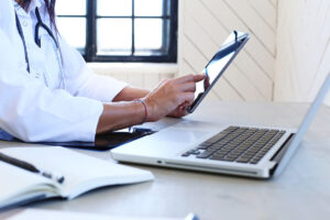 Leia mais sobre o artigo SEO para médicos: otimizando o site do seu consultório para os mecanismos de busca